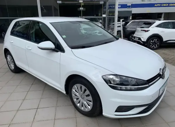 Volkswagen Golf 1.6 TDI Confortline 2