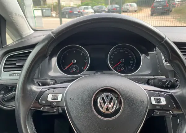 Volkswagen Golf 1.6 TDI Confortline 11