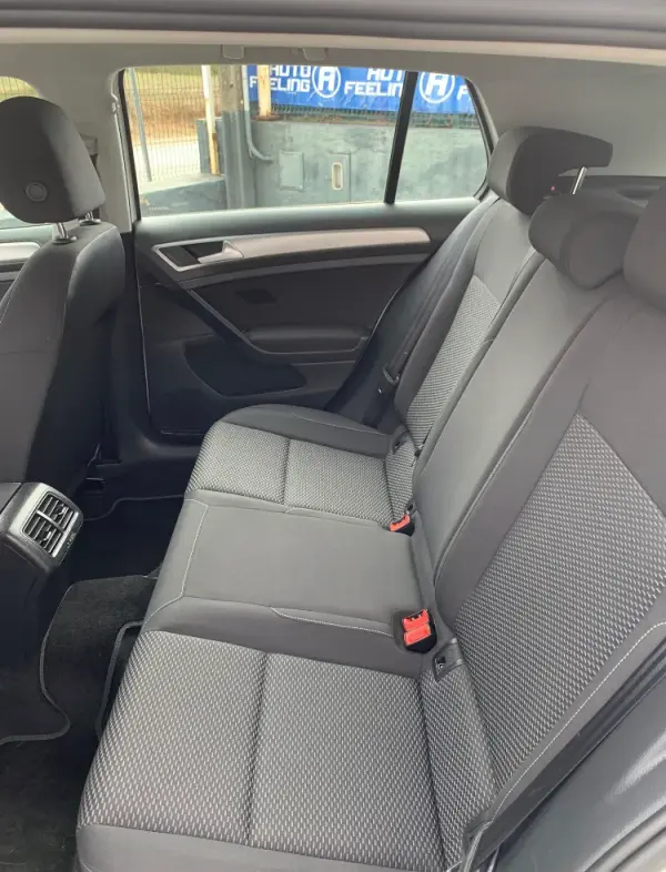 Volkswagen Golf 1.6 TDI Confortline 13