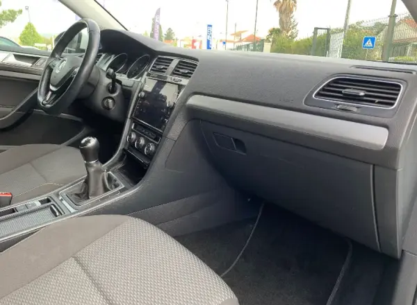 Volkswagen Golf 1.6 TDI Confortline 18