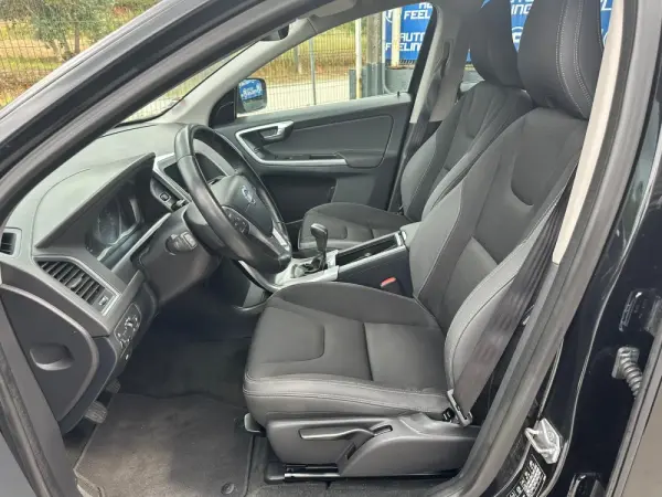 Volvo XC 60 2.0 D4 Momentum 8