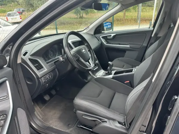Volvo XC 60 2.0 D4 Momentum 7