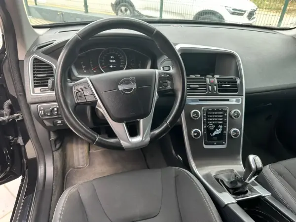 Volvo XC 60 2.0 D4 Momentum 10