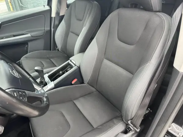 Volvo XC 60 2.0 D4 Momentum 9