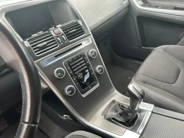 Volvo XC 60 2.0 D4 Momentum 17