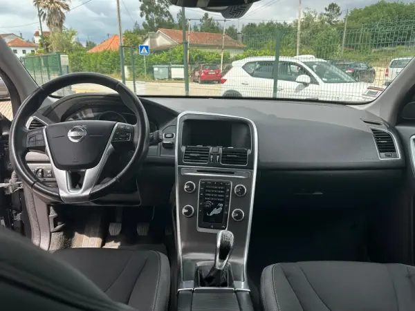 Volvo XC 60 2.0 D4 Momentum 18