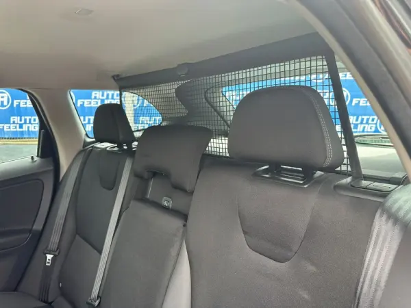 Volvo XC 60 2.0 D4 Momentum 29