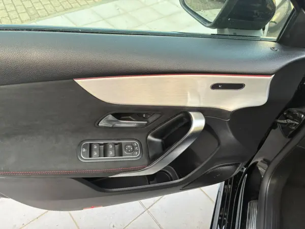 Mercedes-Benz A 180 AMG Line 7