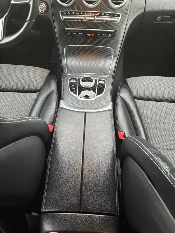 Mercedes-Benz C 300 C300 de hibrido plu-in 32