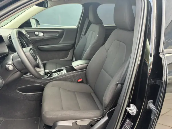 Volvo XC 40 1.5 T2 Momentum Plus Geartronic 12