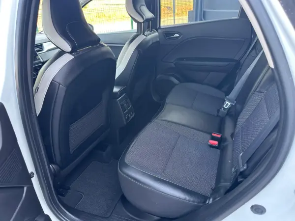 Renault Captur 1.6 E-Tech Intens 9