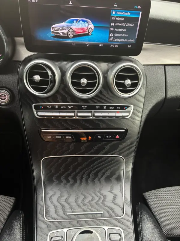 Mercedes-Benz C 300 C300 de hibrido plu-in 26
