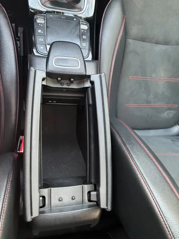 Mercedes-Benz A 180 AMG Line 16