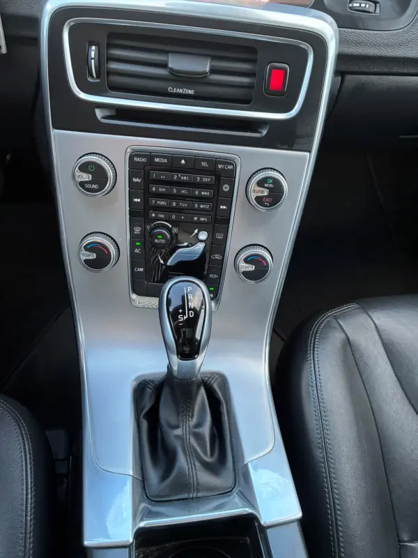 Volvo V60 Cross Country 2.0 D3 Summum Geartronic 17