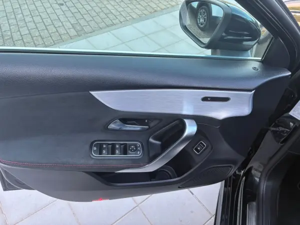 Mercedes-Benz A 250 E AMG Line 9