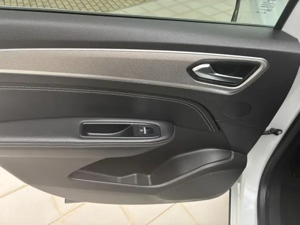 Renault Arkana 1.6 E-Tech Intens 23