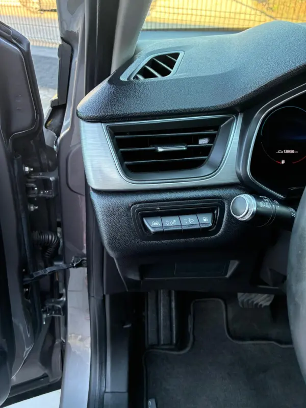 Renault Captur 1.6 HYBRID E-TECH INTENS 12