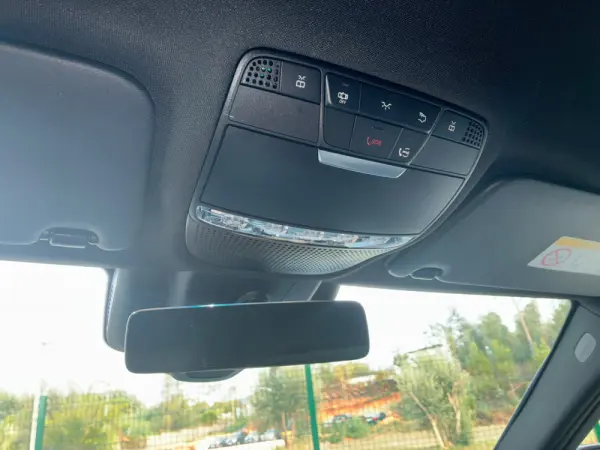 Mercedes-Benz C 300 C300 de hibrido plu-in 17