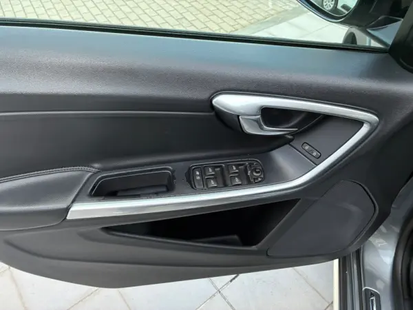 Volvo V60 Cross Country 2.0 D3 Summum Geartronic 8