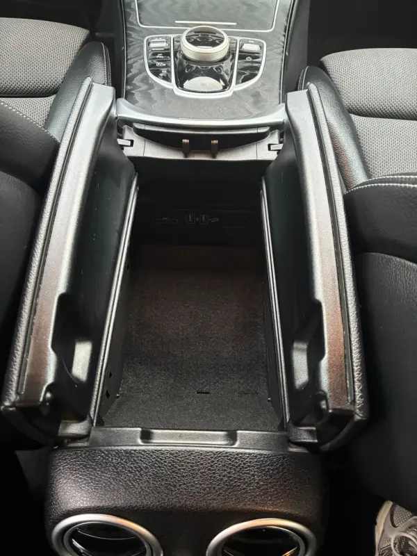 Mercedes-Benz C 300 C300 de hibrido plu-in 33