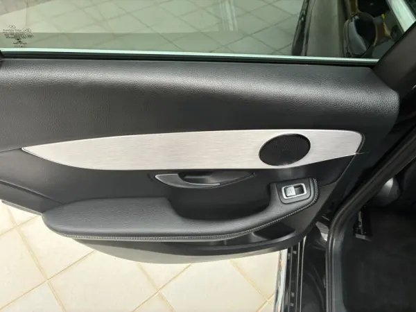 Mercedes-Benz C 300 C300 de hibrido plu-in 27