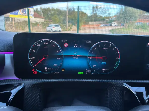 Mercedes-Benz A 250 E AMG Line 13