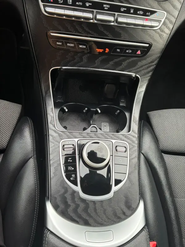 Mercedes-Benz C 300 C300 de hibrido plu-in 22