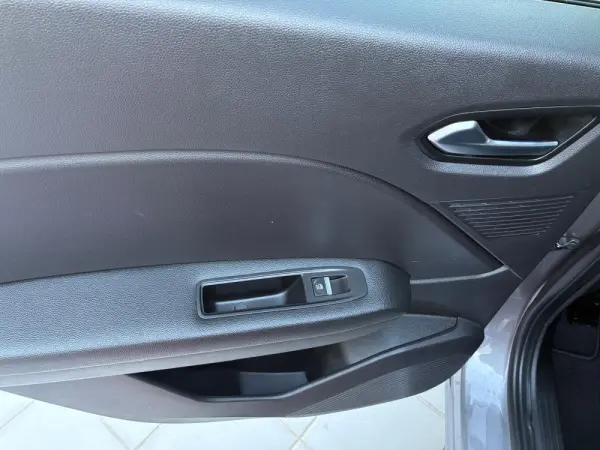 Renault Captur 1.6 HYBRID E-TECH INTENS 26