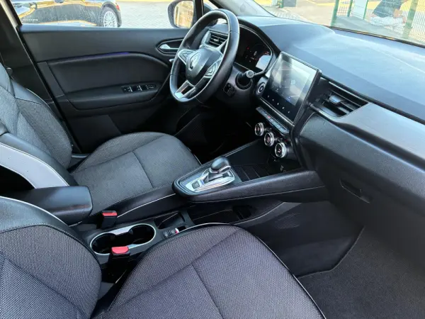 Renault Captur 1.6 HYBRID E-TECH INTENS 31