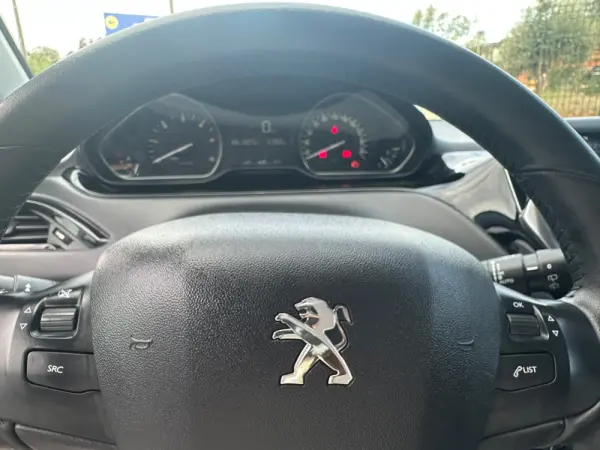 Peugeot 208 1.5 BlueHDi Signature 18