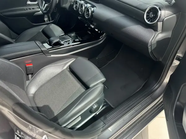 Mercedes-Benz CLA 180 Cla 180d  Aut. 13