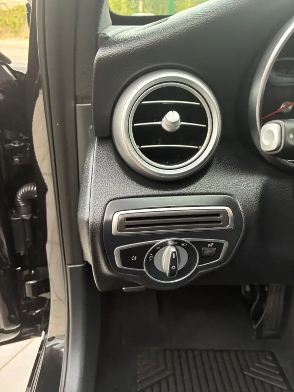 Mercedes-Benz C 300 C300 de hibrido plu-in 23