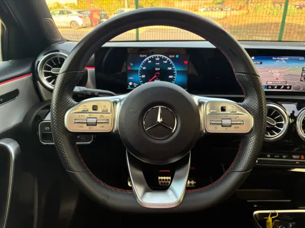 Mercedes-Benz A 180 AMG Line 13