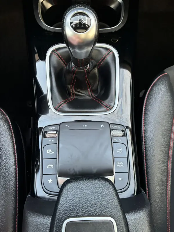 Mercedes-Benz A 180 AMG Line 15