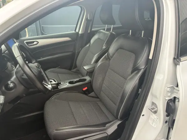 Renault Arkana 1.6 E-Tech Intens 12