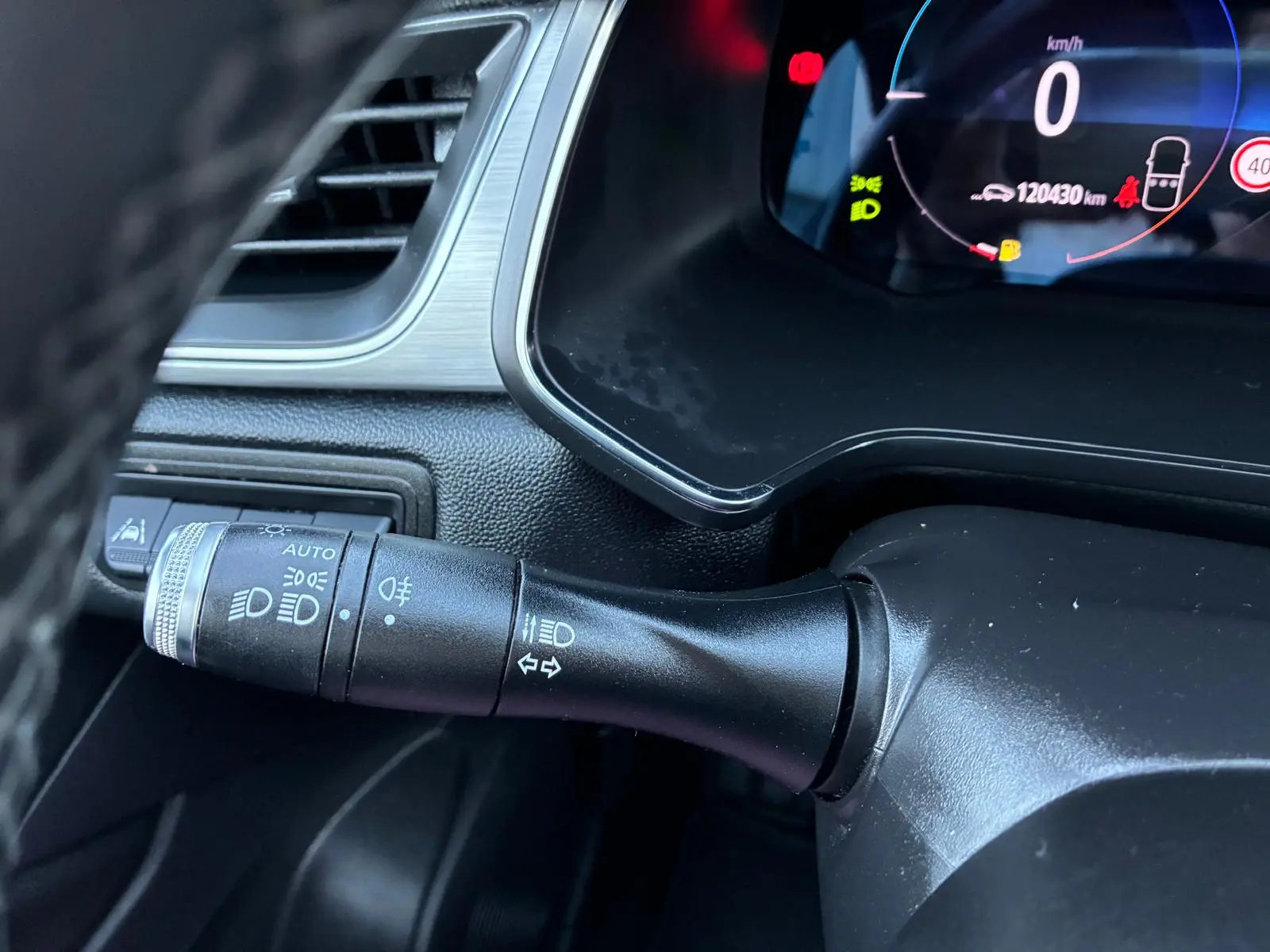 Renault Captur 1.6 HYBRID E-TECH INTENS 19