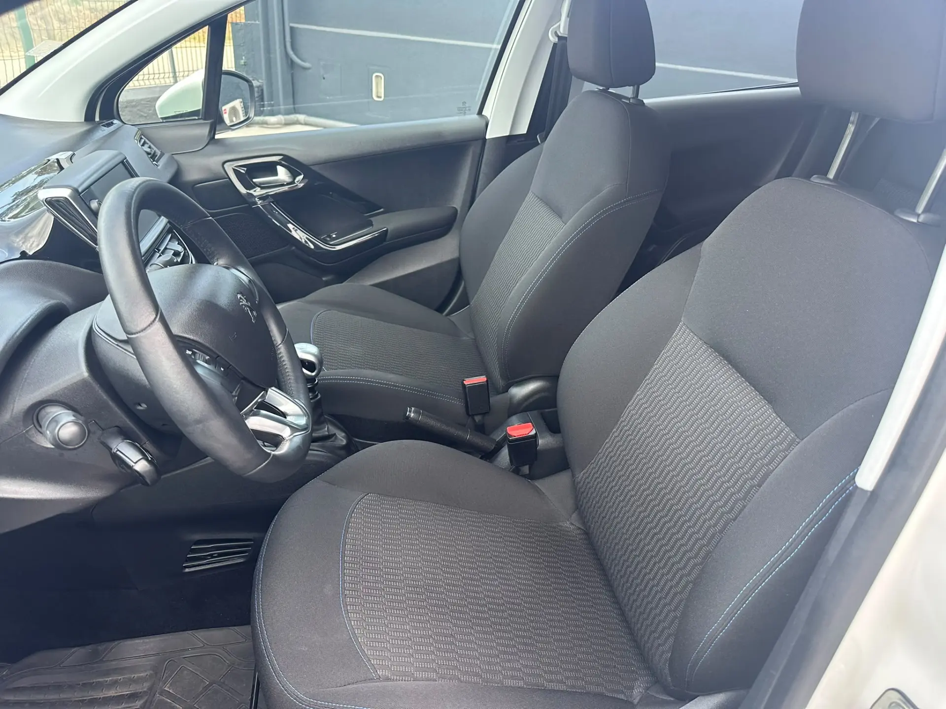 Peugeot 208 1.5 BlueHDi Signature 14
