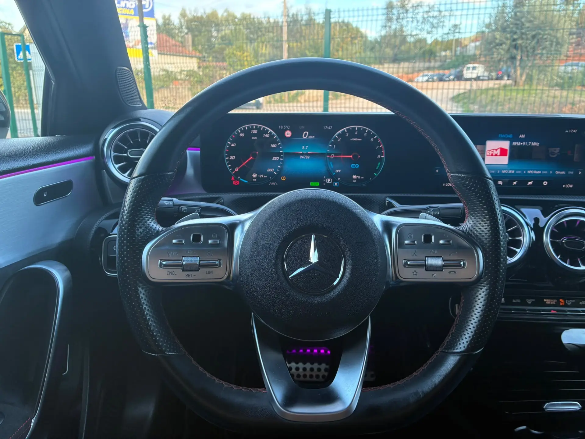 Mercedes-Benz A 250 E AMG Line 12