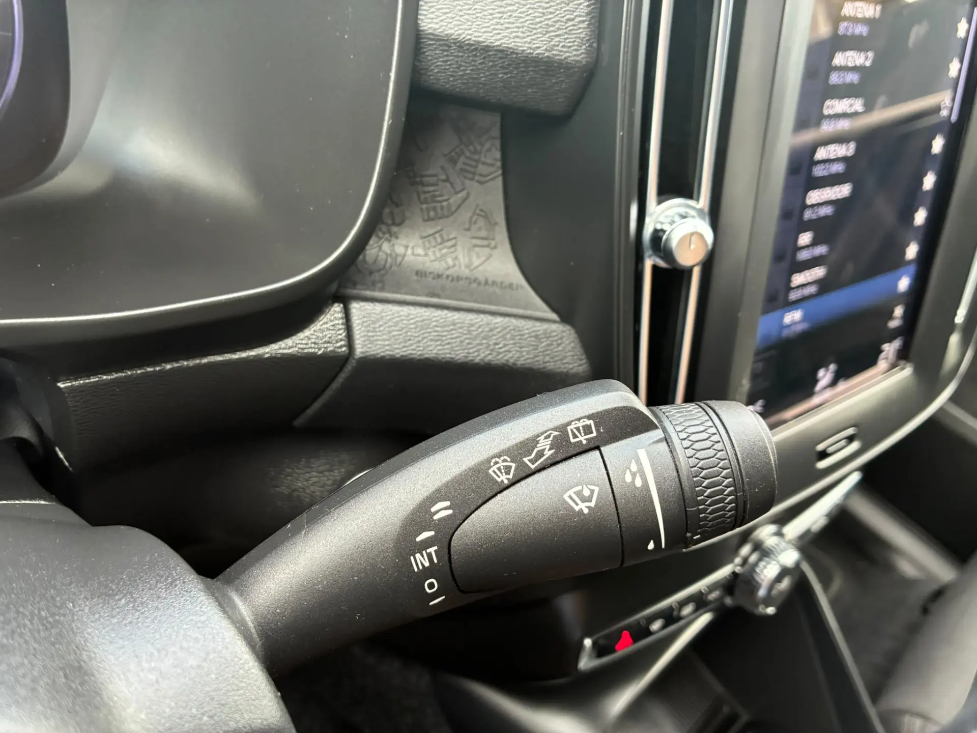 Volvo XC 40 1.5 T2 Momentum Plus Geartronic 17