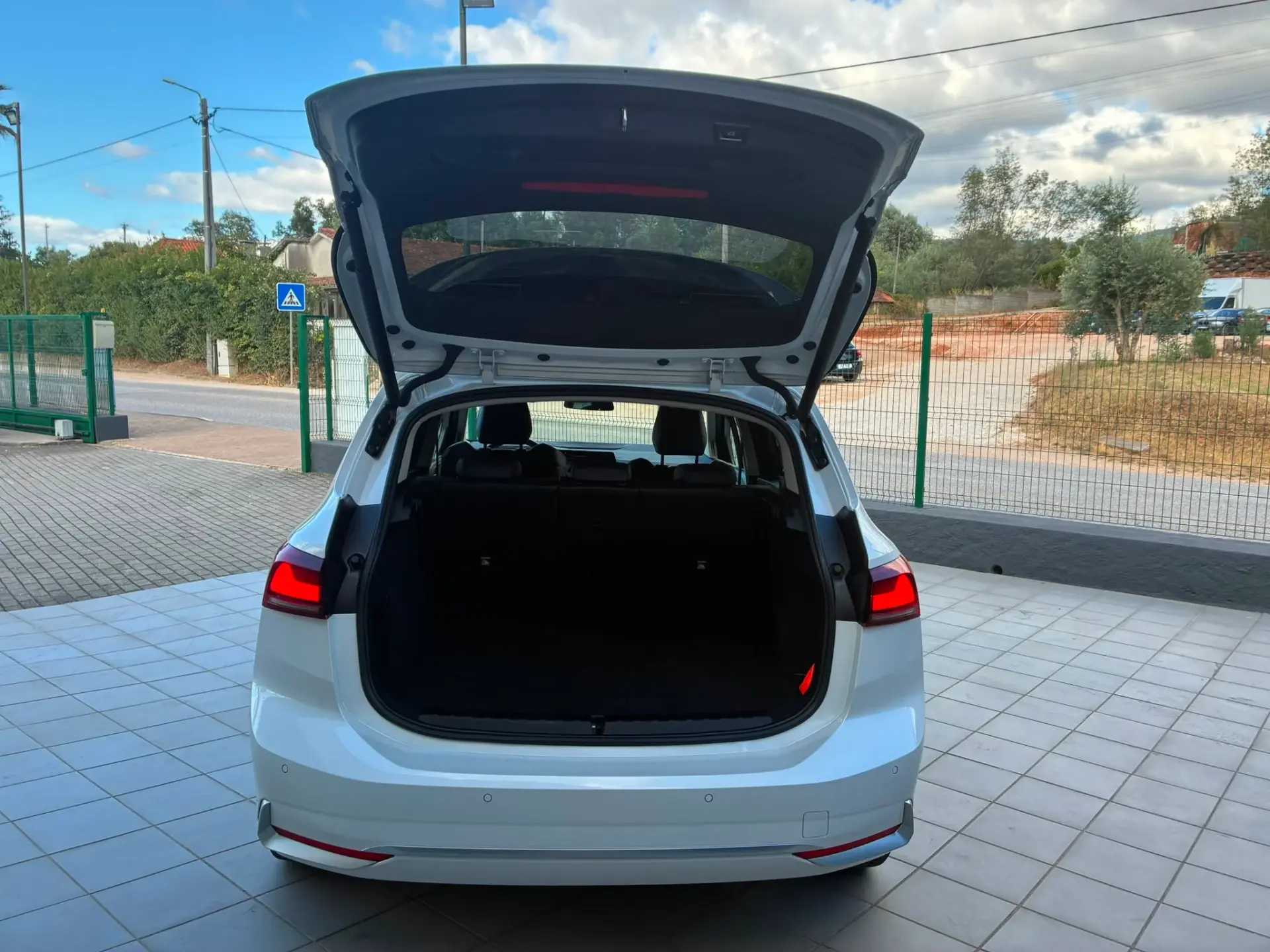 BMW 218 Active Tourer i Line Luxury Auto 37