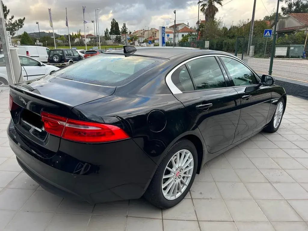 Jaguar XE 2.0 D Prestige 5