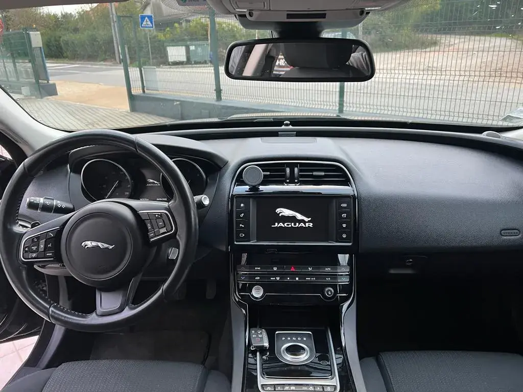 Jaguar XE 2.0 D Prestige 10