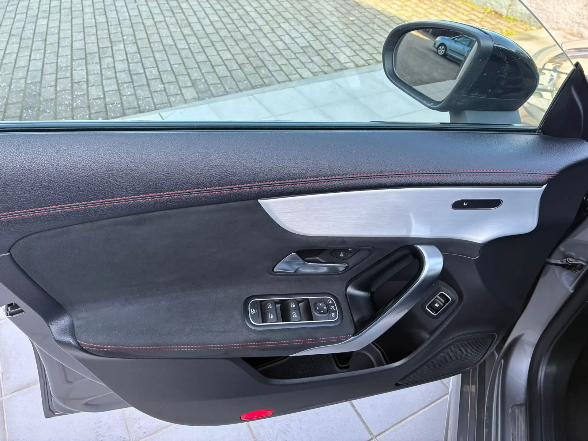 Mercedes-Benz CLA 250 250e  AMG LINE 12