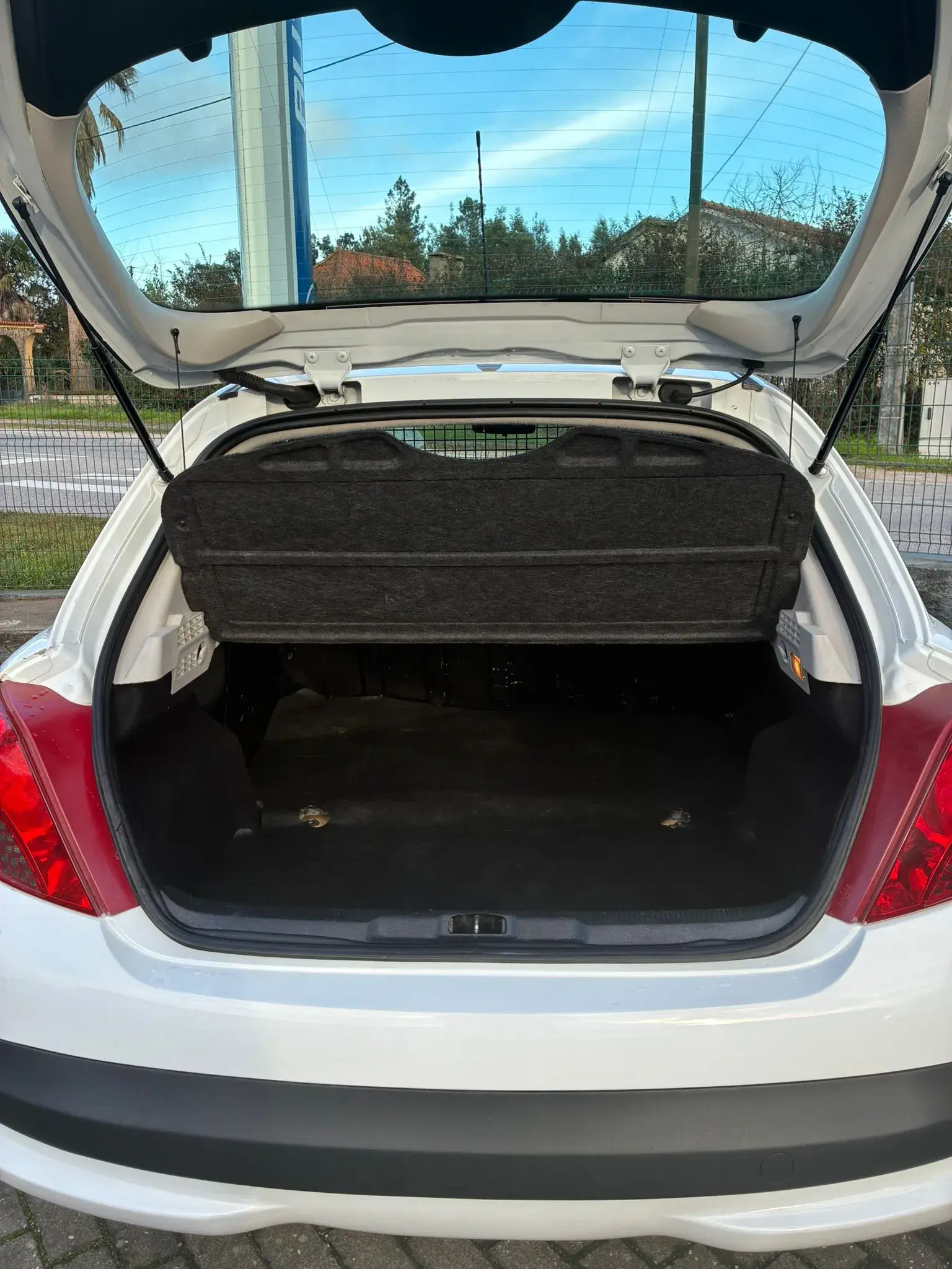 Peugeot 207 1.4 HDi Urban 14