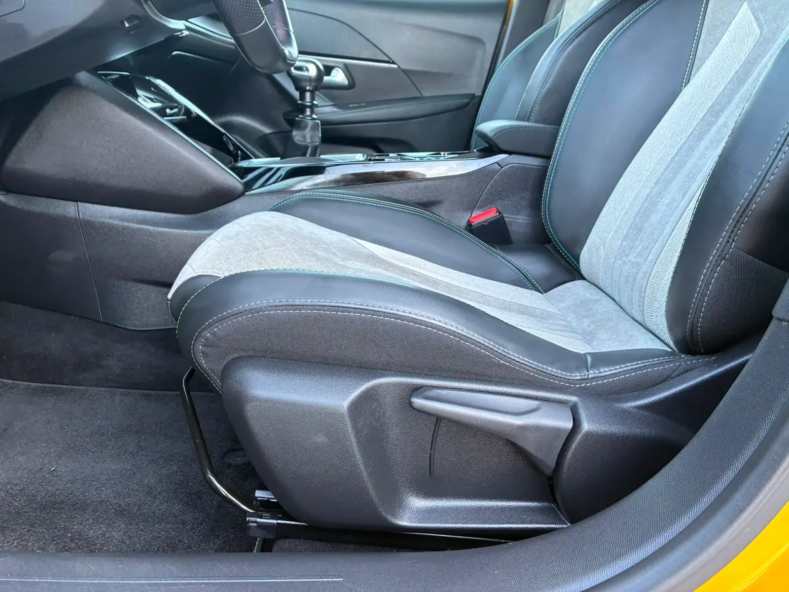 Peugeot 208 1.5 BlueHDi GT Pack 23