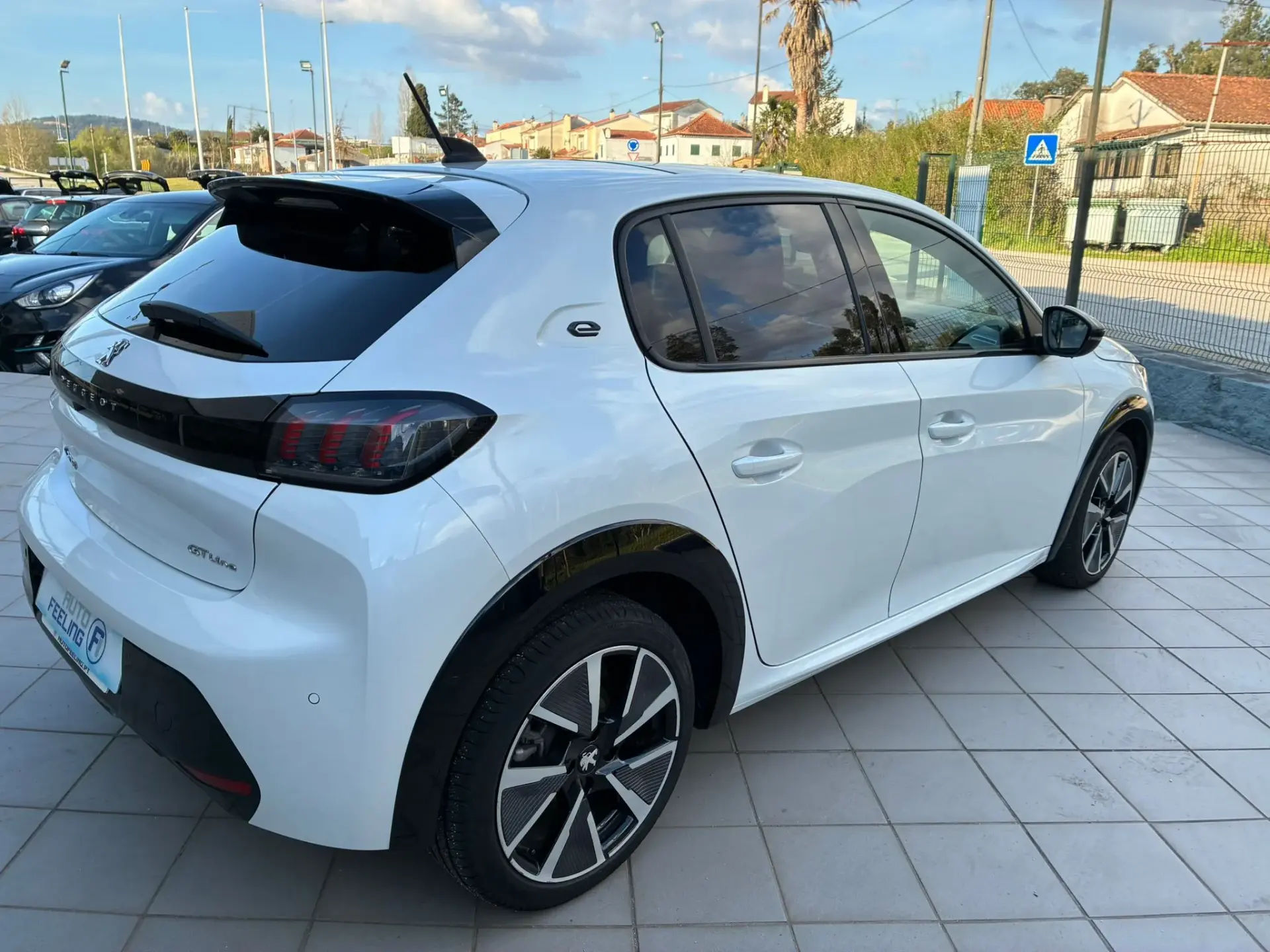 Peugeot e-208 50 kWh GT Line 8