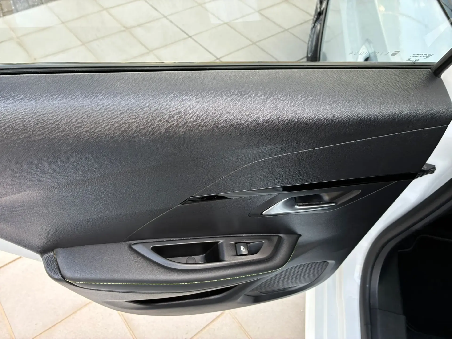 Peugeot e-208 50 kWh GT Line 11