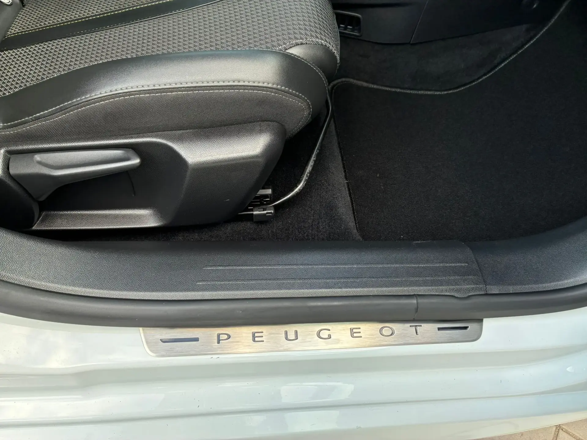 Peugeot e-208 50 kWh GT Line 32