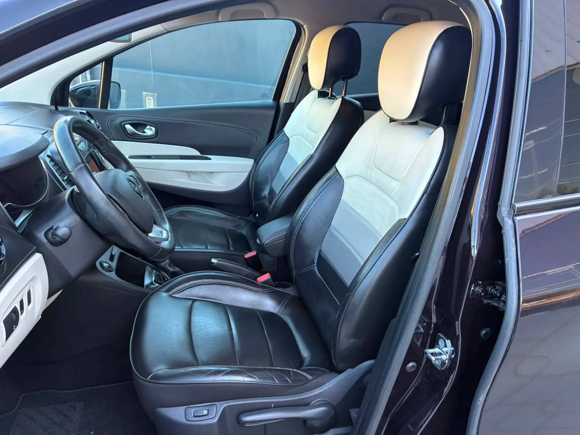 Renault Captur 1.2 TCe Initiale Paris EDC 24