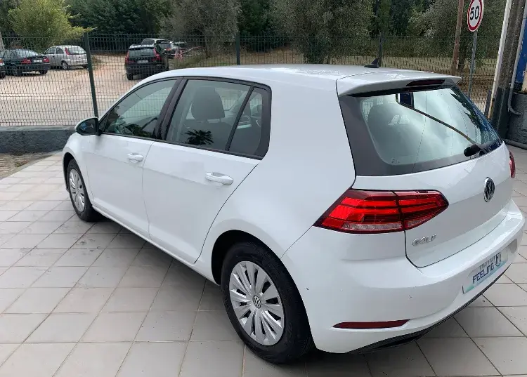 Volkswagen Golf 1.6 TDI Confortline 5